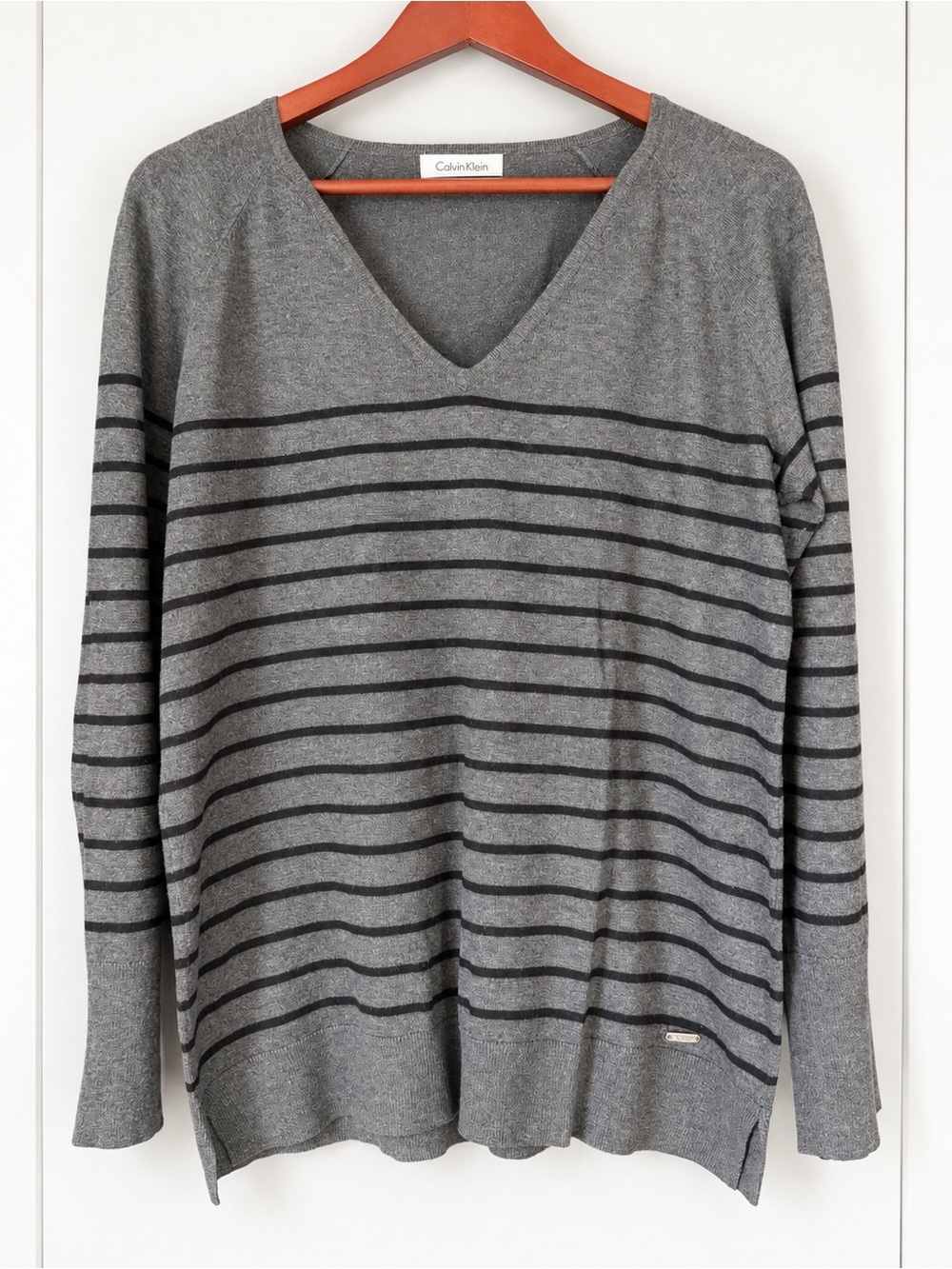 Calvin Klein Gray V-Neck Striped Women's Sweater (L)